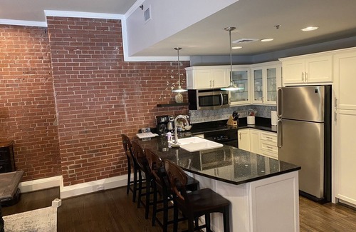 Greenville Downtown Condo | Center of Downtown- Upscale 1Br/1Ba with patio & private entrance