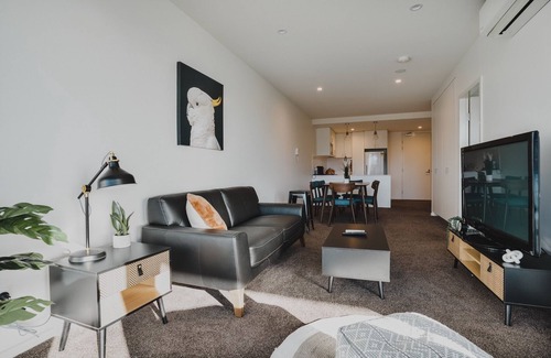 Braddon Apartment | Central 1-Bed with Balcony, Rooftop BBQ & Parking