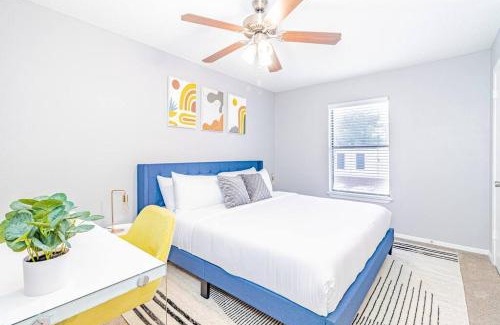 Brentwood Apartment | Central 1BR King Bed Suites, Close to Downtown & Domain