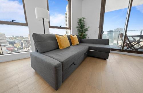 Chinatown Apartment | Central 2 Bedroom Condo Haymarket