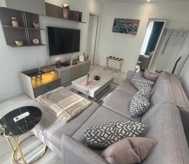 Stefanestii de Jos Apartment | Central! 2 Rooms,2 Beds,1 Parking,Shopping&Swimming