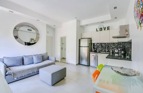 Old North Apartment | Central 2BR in Ben Yehuda by Holiday-rentals