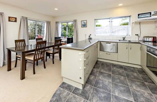 Mount Wellington House | Central 3bdrm home w/garden