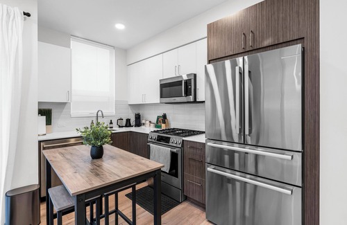 Broadway House | Central 99 Walk Score 2BR2BA Capitol Hill Seattle Townhome with AC & Roof Deck