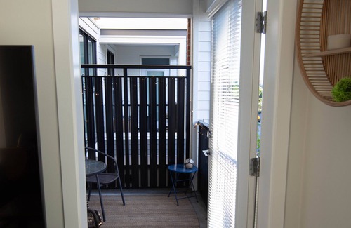 Richmond Apartment | Central AC, 75" TV, Parking, Family Reunion