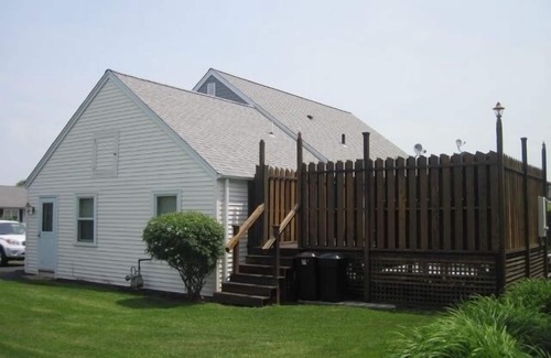 Eastward Look Cottage | Central Air Conditioning Neat And Clean Beach Cottage Walk To Scarborough Beach