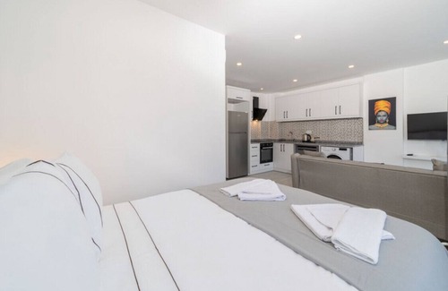 Eski Lara Apartment | Central and Modern Flat in Muratpasa