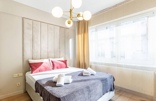 Cihangir Apartment | Central Apartment with Bosphorus View in Cihangir