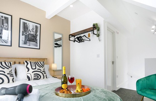 Buckingham Apartment | Central Apt #2 Free Parking + Fast Wifi + SmartTV