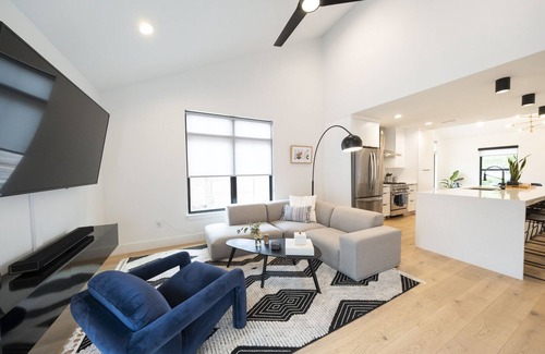 Hyde Park House | Central Austin Bungalow w/ Hot Tub & Detached Studio