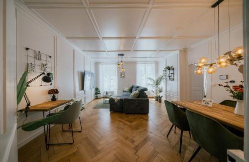 Balliz Apartment | Central Boutique Apartment - Garden with Riveraccess