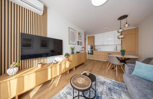 Nivy Apartment | Central Bratislava Apt - Cozy Stay with Parking