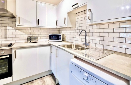 Bristol City Centre House | Central Bristol 2 Bed House! Opposite the BRI Hospital, Ideal for Professionals