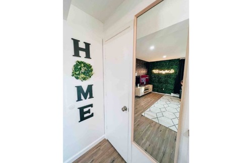 Yalesville Apartment | Central & Chic Apt Sleeps 7 (2 kings, 2 full beds) no cleaning fee