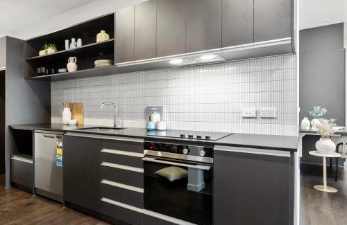 Te Aro Apartment | Central & Chic in the Capital
