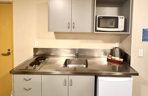 Christchurch City Centre Cabin | Central Christchurch One Bedroom Twin Unit with Full Kitchen
