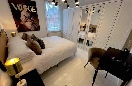 Chester House | Central Cottage With Parking By Cheshire Escapes