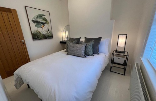 Chester House | Central Cottage With Parking By Cheshire Escapes