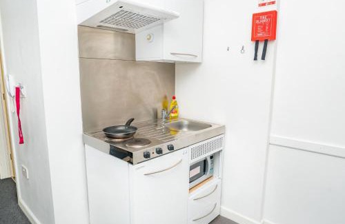 Coventry City Centre Apartment | Central Coventry Budget Studio with Kitchen