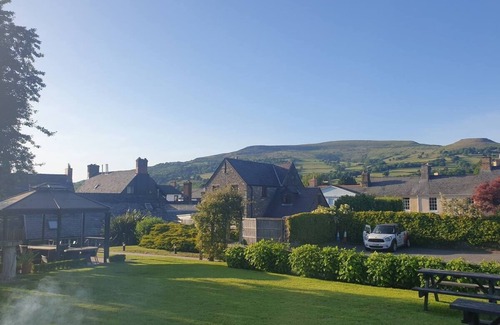 Crickhowell House | Central Crickhowell Cottage amazing location Brecon Beacons!