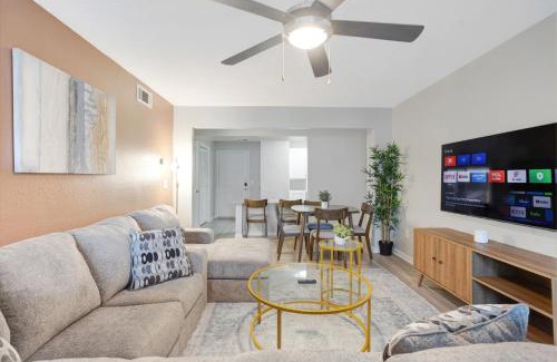 Pleasant Valley Apartment | Central Economy 4 Bed 4 Bath Suite 5 mins from Downtown!