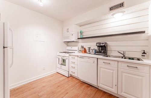 Brentwood Apartment | Central Extended Stay 2BR Apartments