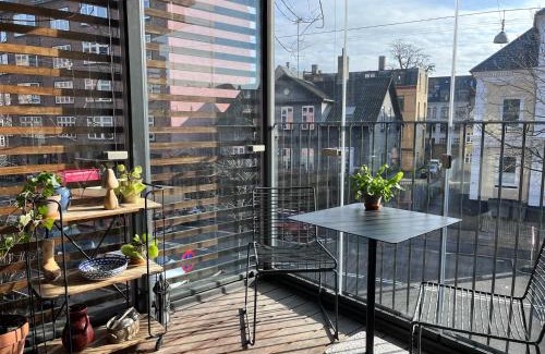 Frederiksberg C Apartment | Central family home in award-winning architecture