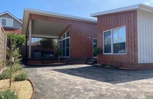 Warrnambool House | Central Hideaway-close to everything