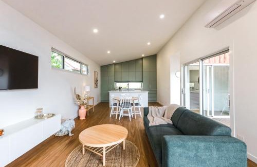 Warrnambool House | Central Hideaway-close to everything