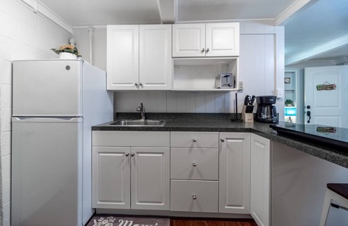 Liliha - Kapalama Condo | Central HNL, Well-Established Neighborhood, Tandem Parking, Pet-Friendly!