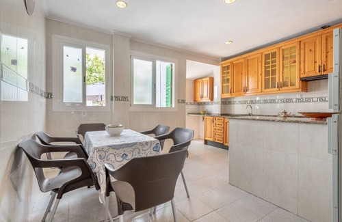 El Arenal House | Central Holiday Home Near the Beach with Wi-Fi and Patio