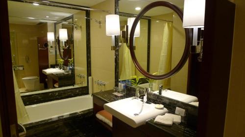 Downtown Shanghai Hotel | Central Hotel Shanghai - Nanjing Road