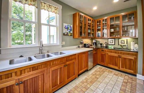 Treloar Bed & Breakfast | Central Hotel