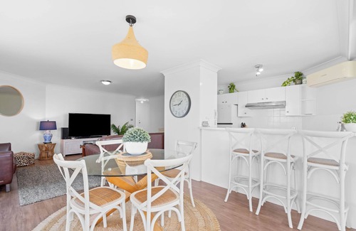 Wallis Lake Apartment | Central lakeside location! Walk to splash park, skatepark, playground, rockpool!
