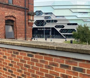 Leeds Apartment | Central Leeds townhouse with private roof garden Sleeps 4
