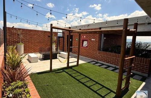Zona 10 Apartment | Central Location, Secure & Vibrant Night Life!