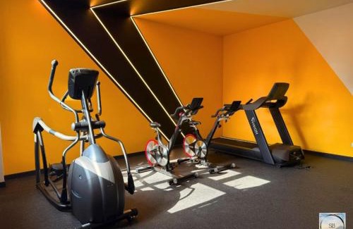 Zona 10 Apartment | Central Location, Secure & Vibrant Night Life!