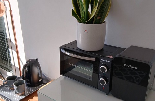 Brownswood Apartment | Central location. 5mins from Finsbury Park Station. Park views.