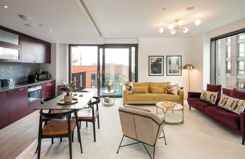 Nine Elms Apartment | central London -bigben and London eye-power station