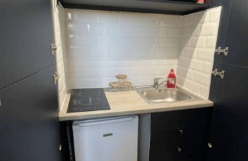 Salford Apartment | Central Manchester Solo Apt - Free Parking & Wi-Fi