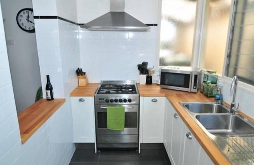 Adelaide Central Business District House | Central Market Cottage: an urban retreat for you and your Pets