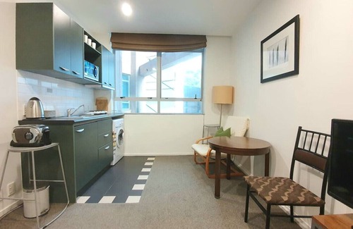 Grafton Apartment | Central & Minimal 1BR | Wifi & Netflix