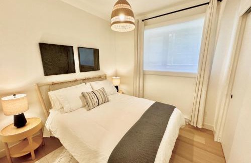 Lower Lonsdale Apartment | Central Moodyville Retreat