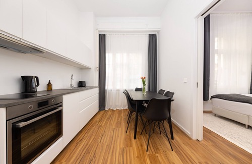 Gesundbrunnen Apartment | Central Nests - Apartment for 6 guests with 2 full bathrooms