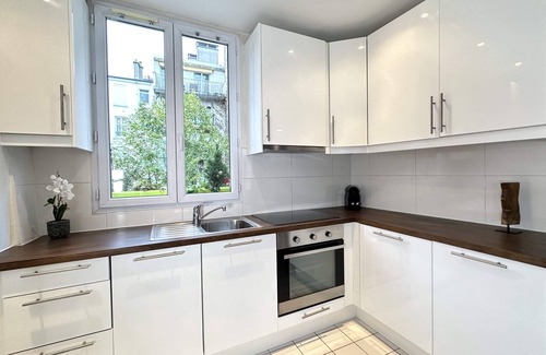 Plaisance Apartment | Central Paris family flat near top attractions