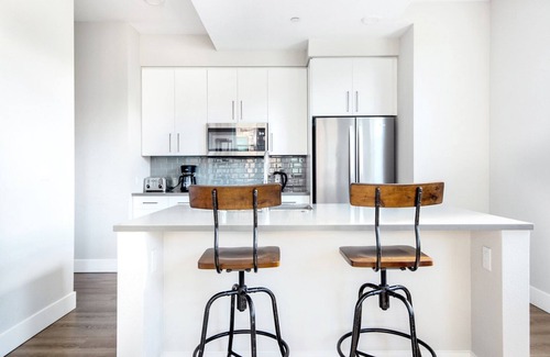 San Carlos Apartment | Central San Carlos 1BR w/Gym, Pool, walk to Train & Shops, by Blueground