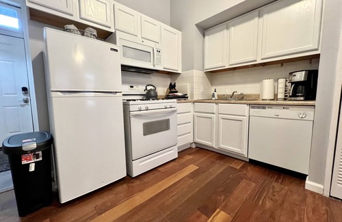 Soulard Apartment | Central Soulard 2 Bedroom 2 Bath - In Unit Laundry - Long Term Welcome