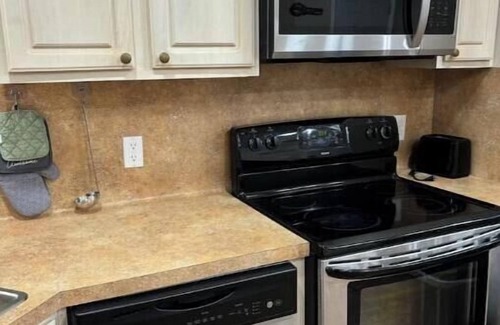 Gonzales House | Central Spacious convenient I-10