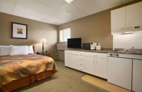Lloydminster Hotel | Central Suite Hotel