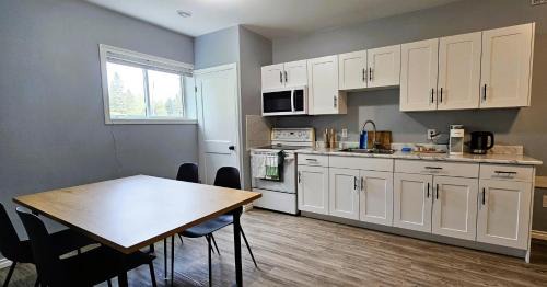 Thunder Bay Apartment | Central Thunder Bay Retreat